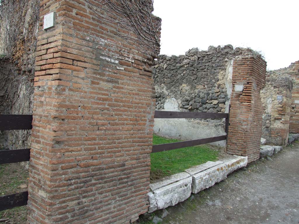 VII.2.11 Pompeii. December 2007. Entrance doorway.