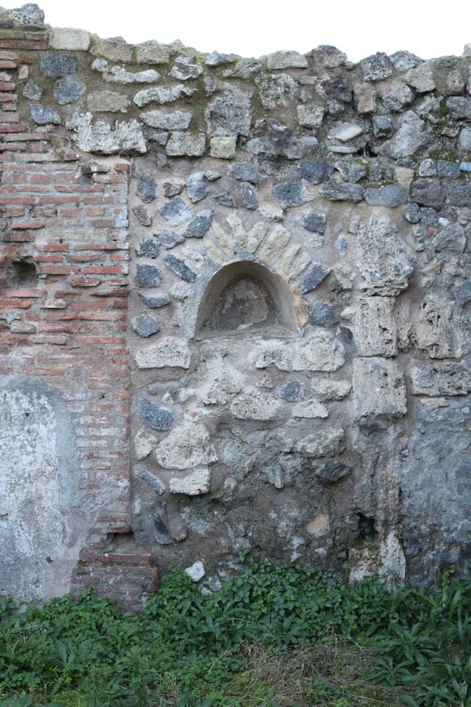 VII.2.12, Pompeii. December 2018. 
Looking towards niche in west wall. Photo courtesy of Aude Durand.
