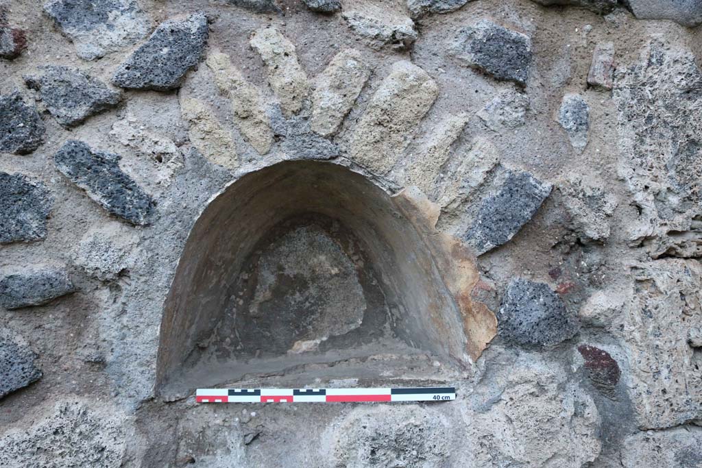 VII.2.12, Pompeii. December 2018. Detail of niche in west wall. Photo courtesy of Aude Durand.