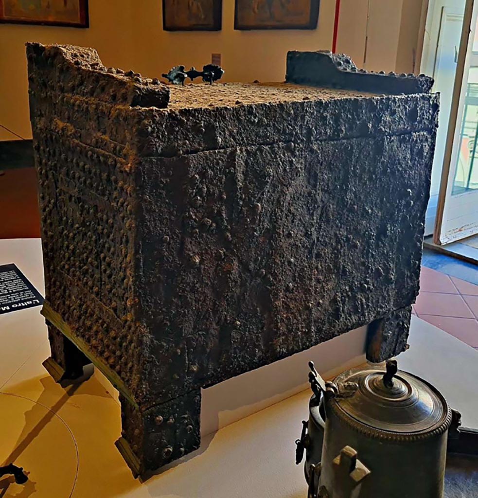 VII.2.18 Pompeii. October 2023. Detail of side and rear of “arca”, storage/money-chest. Photo courtesy of Giuseppe Ciaramella.