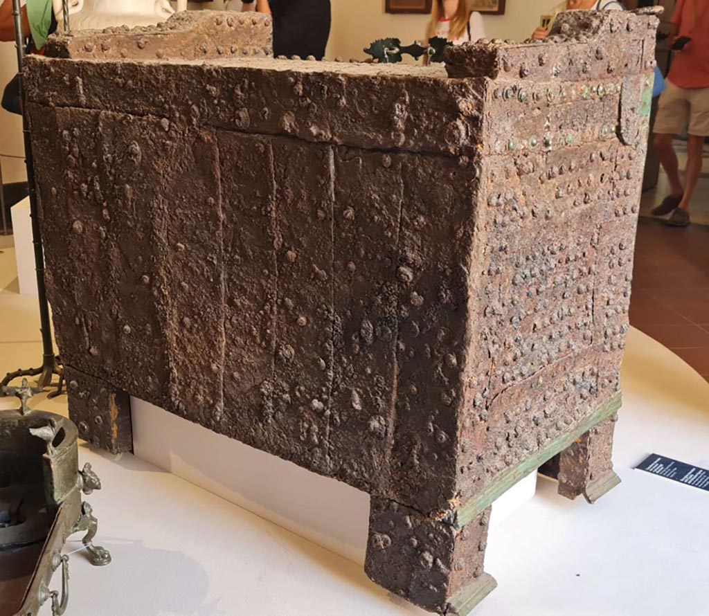 VII.2.18 Pompeii. October 2023. Detail of rear and other side of “arca”, storage/money-chest. Photo courtesy of Giuseppe Ciaramella.