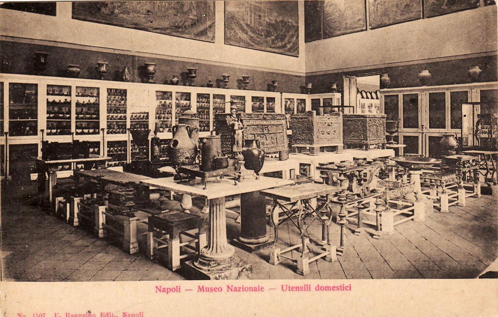 VII.2.18 Pompeii. Undated postcard by E. Ragozino number 1507 - Utensili domestici.
This also shows the three chests in Naples Museum with the chest from VII.2.18 in the centre.
