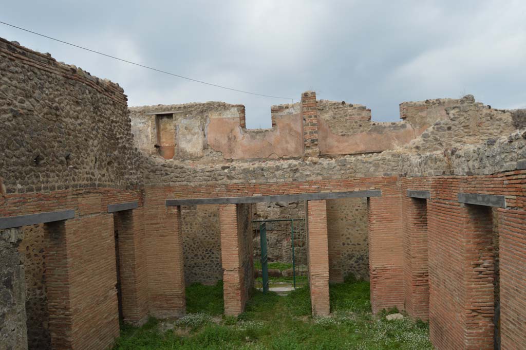 VII.2.19 Pompeii October 2017. Looking north from atrium of VII.2.18, towards upper floor dwelling reached from VII.2.19.
Foto Taylor Lauritsen, ERC Grant 681269 DÉCOR.
