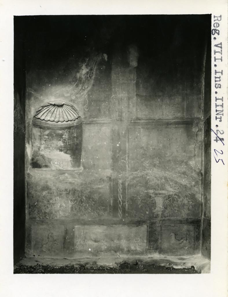 VII.2.25 Pompeii. Pre-1937-39. Looking towards east wall of viridarium.
Photo courtesy of American Academy in Rome, Photographic Archive. Warsher collection no. 1902.
