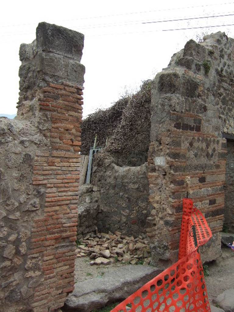 VII.2.27 Pompeii. May 2006. Entrance under restoration.