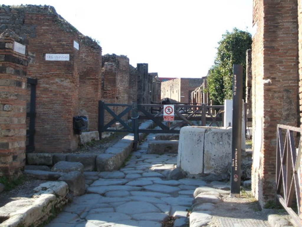 Pompeii.                                 Via degli Augustali looking west from VII.2.33