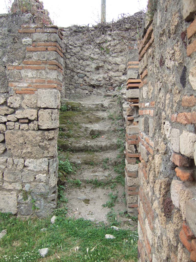 VII.2.38 Pompeii. May 2006. Stairs to upper floor on west side, at rear of atrium.