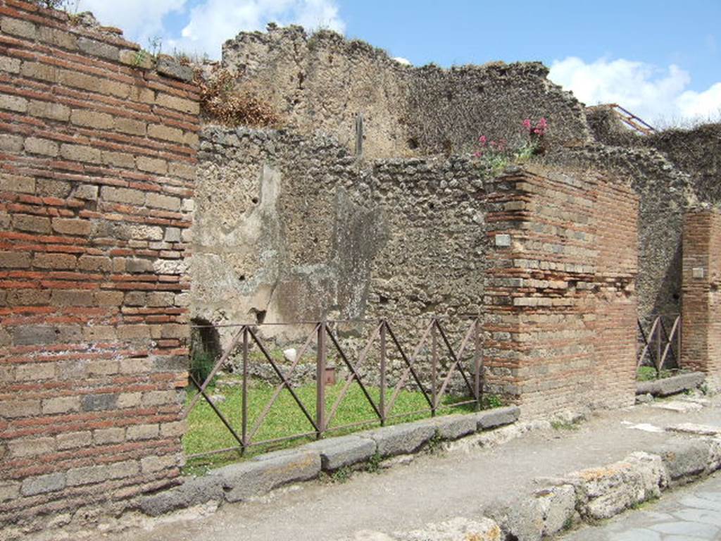 VII.2.41 Pompeii. May 2006. Entrance.