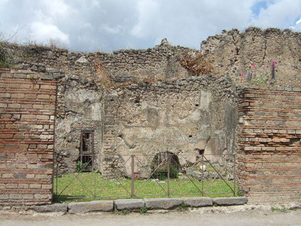 VII.2.41 Pompeii. May 2006. Entrance.
