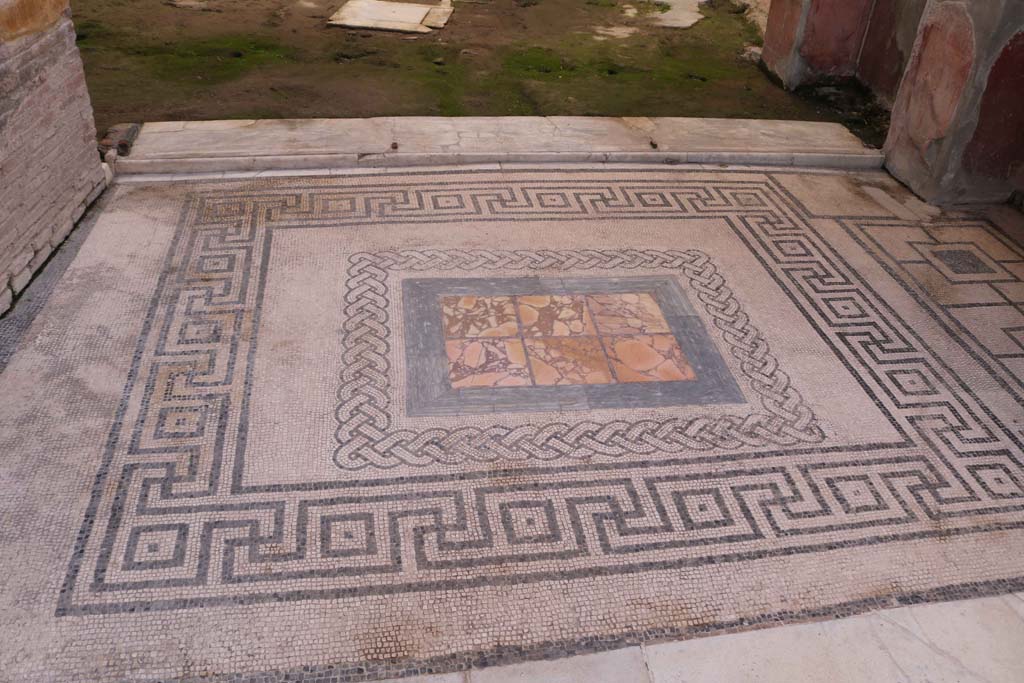 VII.2.45 Pompeii, December 2018. 
Looking north across tablinum flooring towards threshold separating from garden area. Photo courtesy of Aude Durand.
