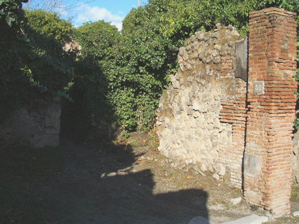 VII.2.52 Pompeii. December 2004. East wall.