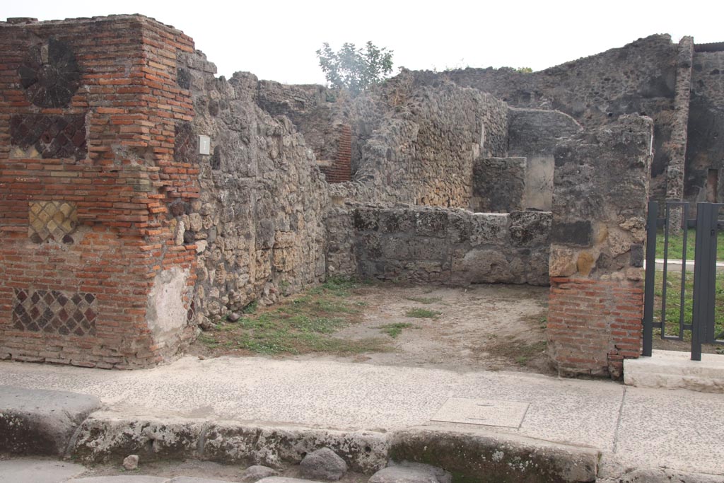 VII.3.7 Pompeii. October 2023. Looking south towards entrance doorway to shop. Photo courtesy of Klaus Heese.
