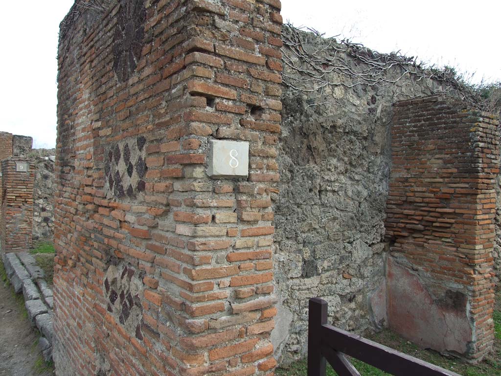 VII.3.8 Pompeii. October 2020. 
Looking south-east across shop areas “l(L)”, “m” and “o” to large room (tablinum) “a” , and corridor “b” to rear at side. Photo courtesy of Klaus Heese.

