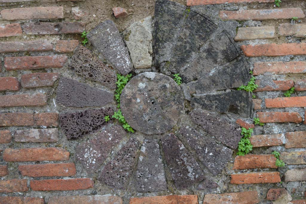 VII.3.8/7 Pompeii. March 2018. Detail of circular decorative masonry on west side of entrance doorway.
Foto Taylor Lauritsen, ERC Grant 681269 DÉCOR.
