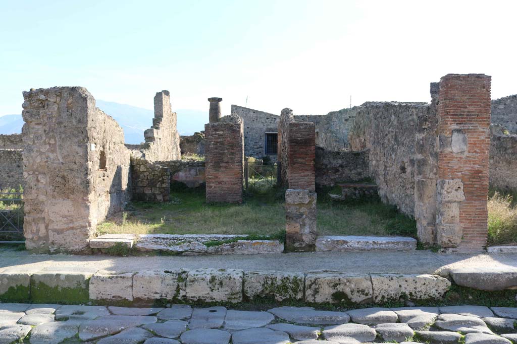 VII.3.12, on left and VII.3.11, on right, Pompeii. December 2018. Looking south to both entrances. Photo courtesy of Aude Durand.