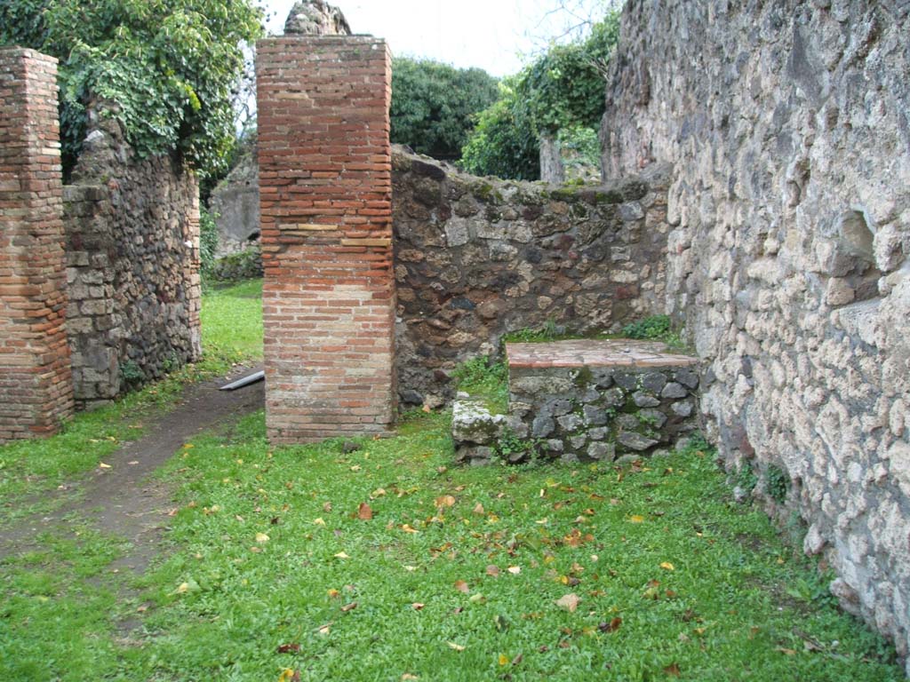 VII.3.11, Pompeii. December 2018. Looking towards west wall with niche. Photo courtesy of Aude Durand.