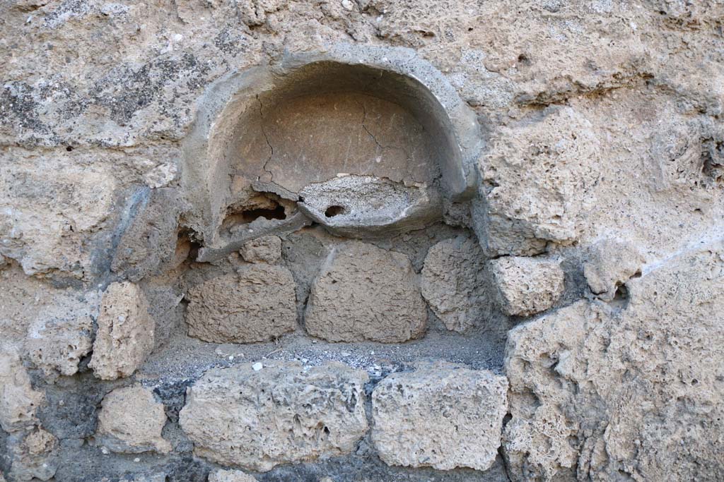 VII.3.11, Pompeii. December 2018. Detail of niche in west wall. Photo courtesy of Aude Durand.
