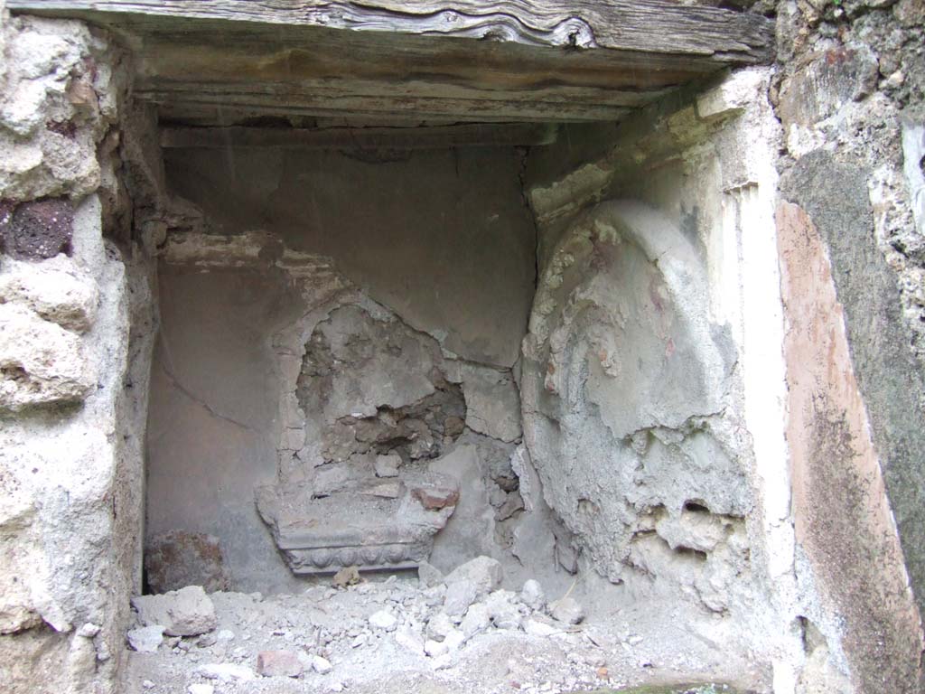 VII.3.13 Pompeii. December 2005. Double Lararium, lower lararium with remains of stucco.