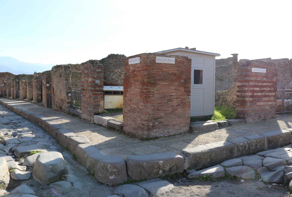 VII.3.14, Pompeii, on right.  December 2018. 
Looking towards corner of junction of Via Stabiana, on left, and Via della Fortuna, on right. Photo courtesy of Aude Durand.
