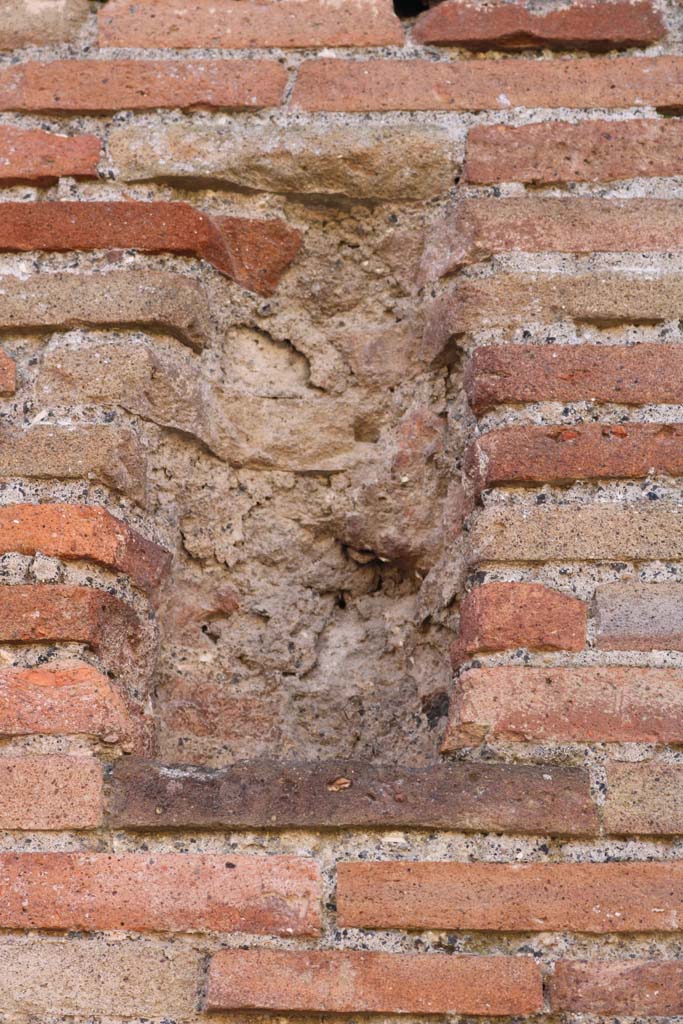 VII.3.23, Pompeii. December 2018. 
Recess in masonry pilaster on south side of doorway. Photo courtesy of Aude Durand.
