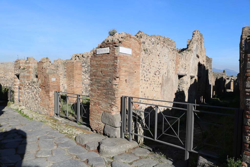 VII.3.34, Pompeii, left of centre. December 2018. 
Looking north towards entrance on Vicolo Storto, on left, with Vicolo del Panettiere, on right. Photo courtesy of Aude Durand.
