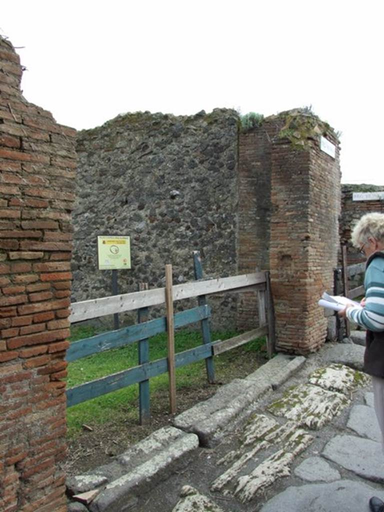 VII.3.34 Pompeii. March 2009. Entrance on Vicolo Storto, looking south-east.