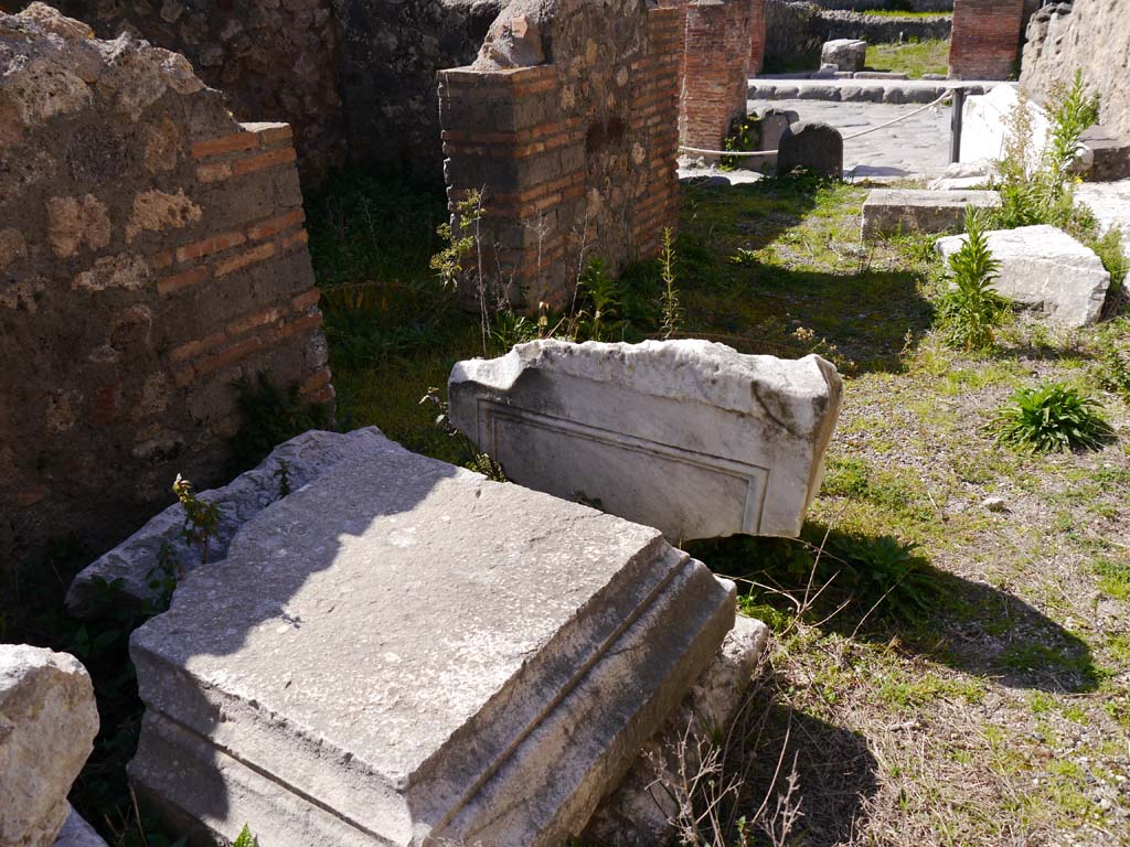 VII.4.2, Pompeii. March 2019. Material stored near south wall of VII.4.2, looking west.
Foto Anne Kleineberg, ERC Grant 681269 DÉCOR.
