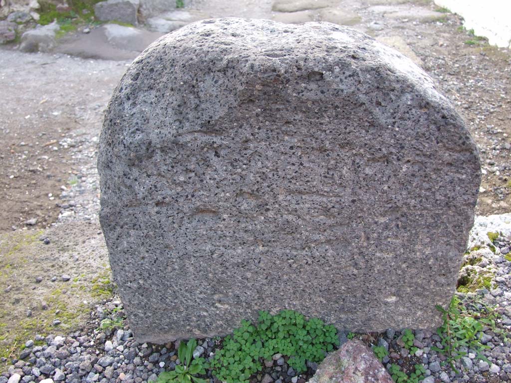 VII.4.2 Pompeii. December 2007. Rear of boundary marker between Temple of Fortuna Augusta and the Area Privata of M. Tullius. 