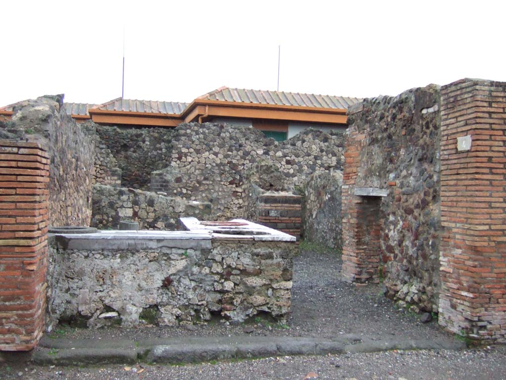 VII.4.4 Pompeii. December 2005. Entrance, looking east. 