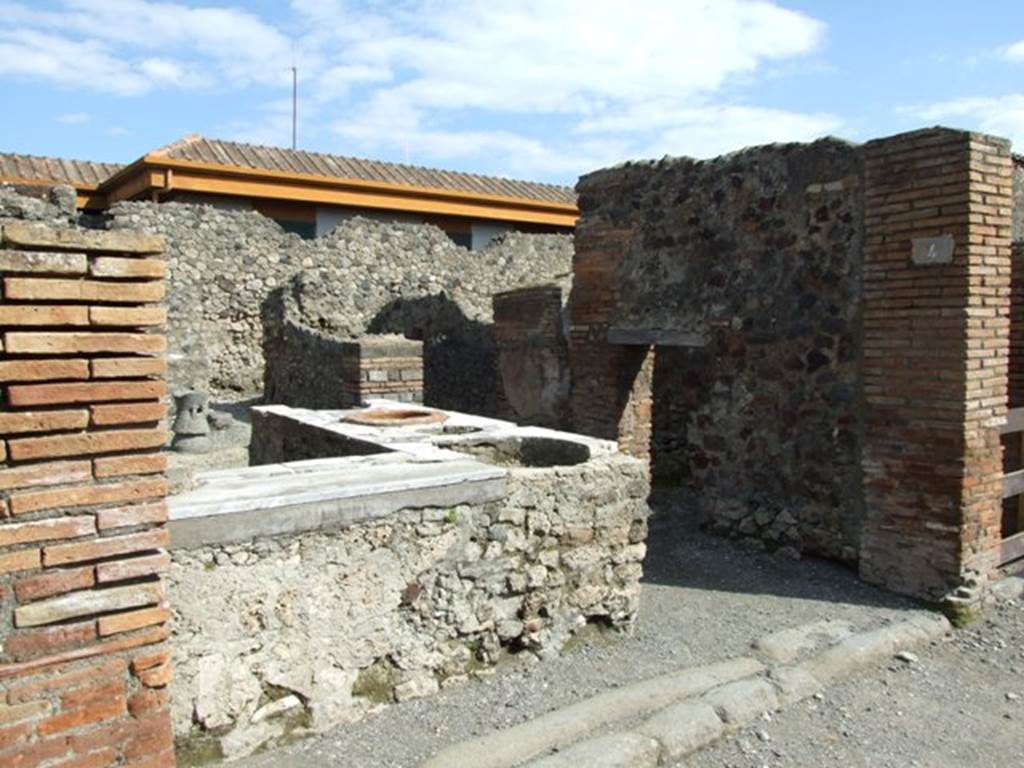 VII.4.4  Pompeii. March 2009.  Entrance on Via Foro.