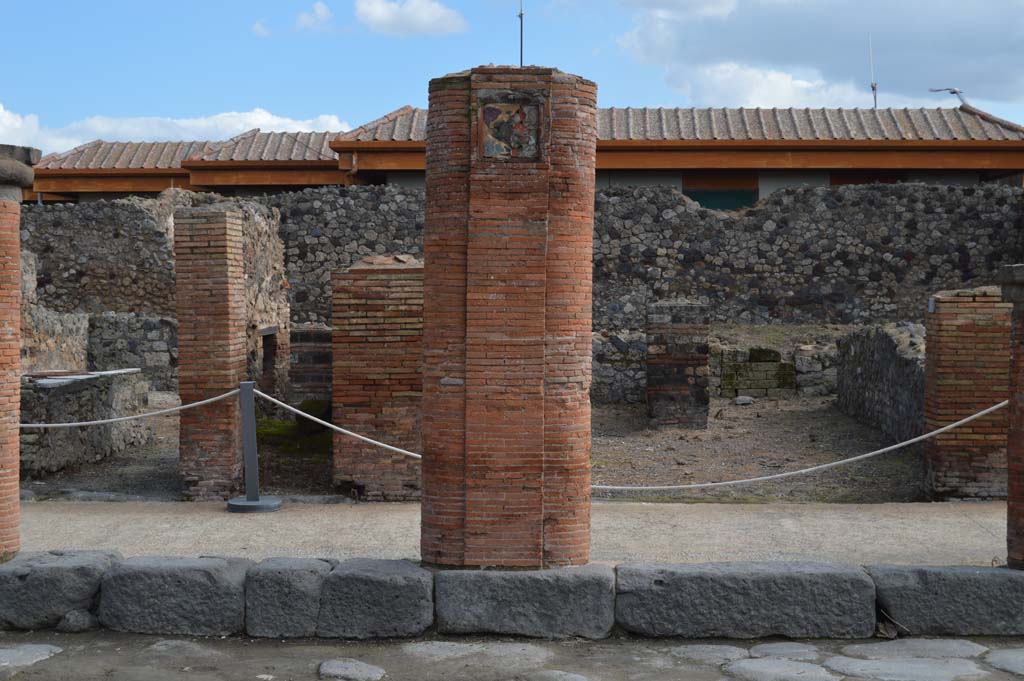 VII.4.6 Pompeii, on right of pilaster. March 2018. Looking east towards entrance doorway behind portico on Via del Foro. 
Foto Taylor Lauritsen, ERC Grant 681269 DÉCOR.
