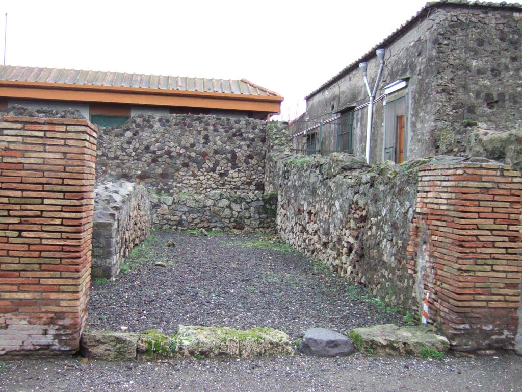 VII.4.7 Pompeii. December 2005. Looking east across shop.
In August 1823, graffiti were found on the pilaster between VII.4.7 and VII.4.8, on the right in this photograph. 
The graffiti, painted in red and black, read –

Casellium
aed(ilem)     [CIL IV 510]

<Q=O>(uintum)  Numisium     [CIL IV 511]

Maium aed(ilem) o(ro) v(os) f(aciatis)    [CIL IV 512]

Priscum    [CIL IV 513]

See Pagano, M. and Prisciandaro, R., 2006. Studio sulle provenienze degli oggetti rinvenuti negli scavi borbonici del regno di Napoli. Naples: Nicola Longobardi.  (p. 126).

