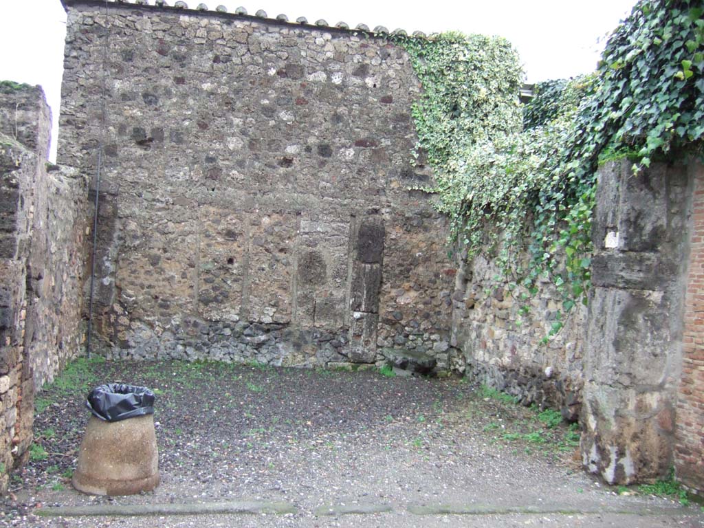 VII.4.9 Pompeii. December 2005. Looking east from entrance.
In August 1823, graffiti were found painted on the pilaster between VII.4.9 and VII.4.10, on the right (see VII.4.10).

According to Della Corte, he thought CIL IV 515, found on the pilaster on the right, should have read – Euhodus rog(at).
He thought this would have been the shop of Euhodus.  
See Della Corte, M., 1965. Case ed Abitanti di Pompei. Napoli: Fausto Fiorentino. (p. 146)
