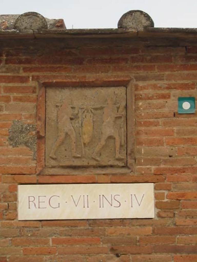 VII.4.16 Pompeii. May 2003. Plaque on west corner pilaster. Photo courtesy of Nicolas Monteix.