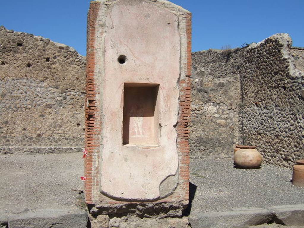VII.4.17 Pompeii. September 2005, Shop, on right, with street shrine on left pillar.
