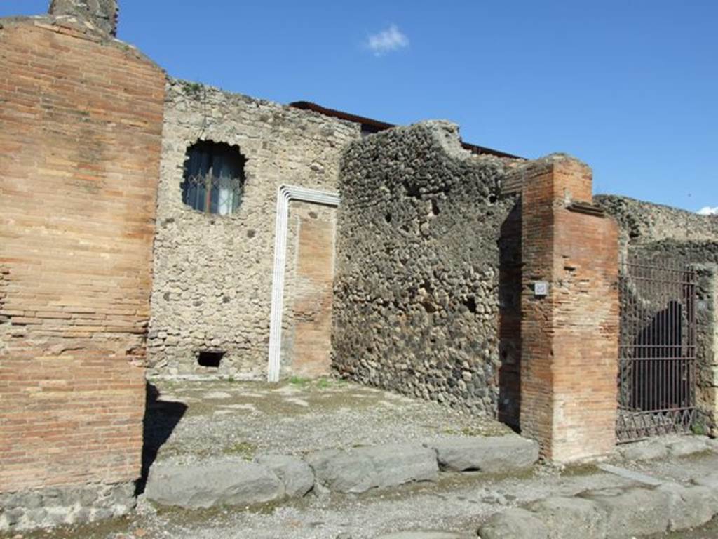 VII.4.20 Pompeii. March 2009.  Entrance on Via degli Augustali.
