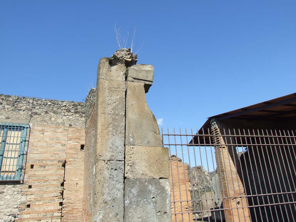 VII.4.24 Pompeii. March 2009. West pillar of entrance.