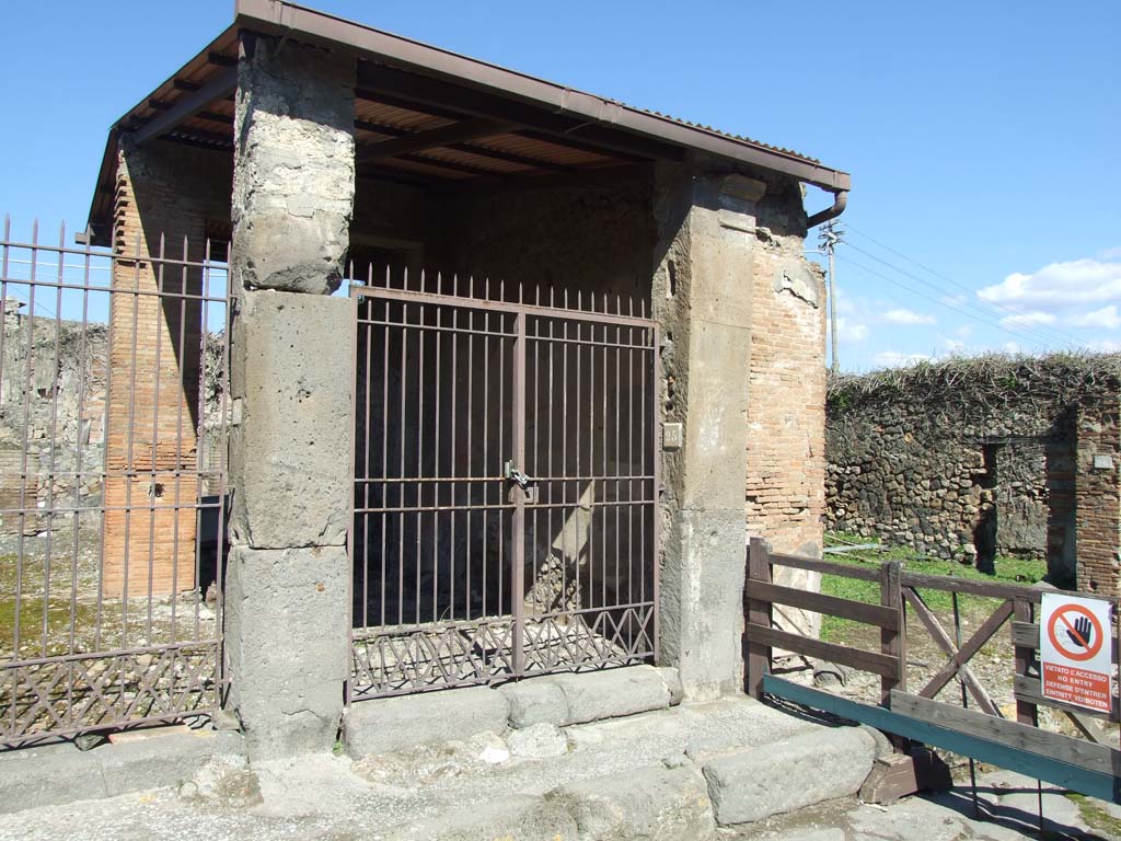 VII.4.25 Pompeii. March 2009. Entrance.