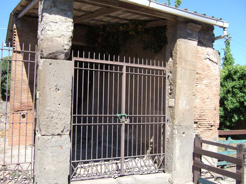 VII.4.25 Pompeii. September 2005. Entrance.