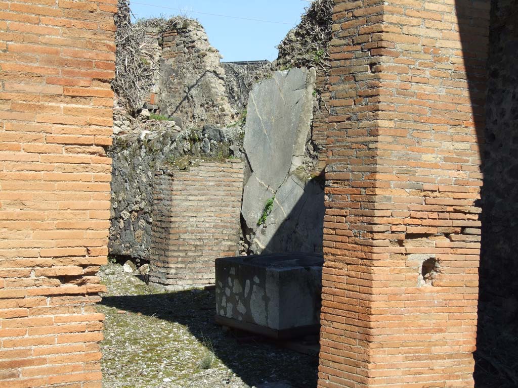 VII.4.25 Pompeii. March 2009. Atrium, east side with oil press.