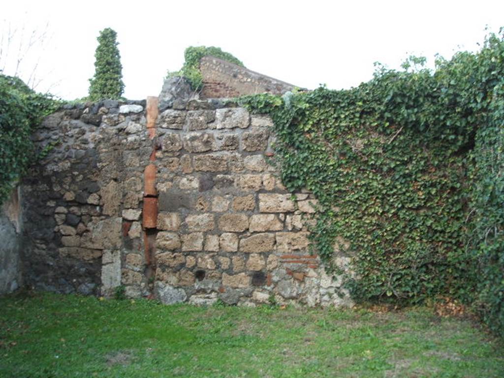 VII.4.30 Pompeii. December 2004. North wall with down-pipe from upper level.