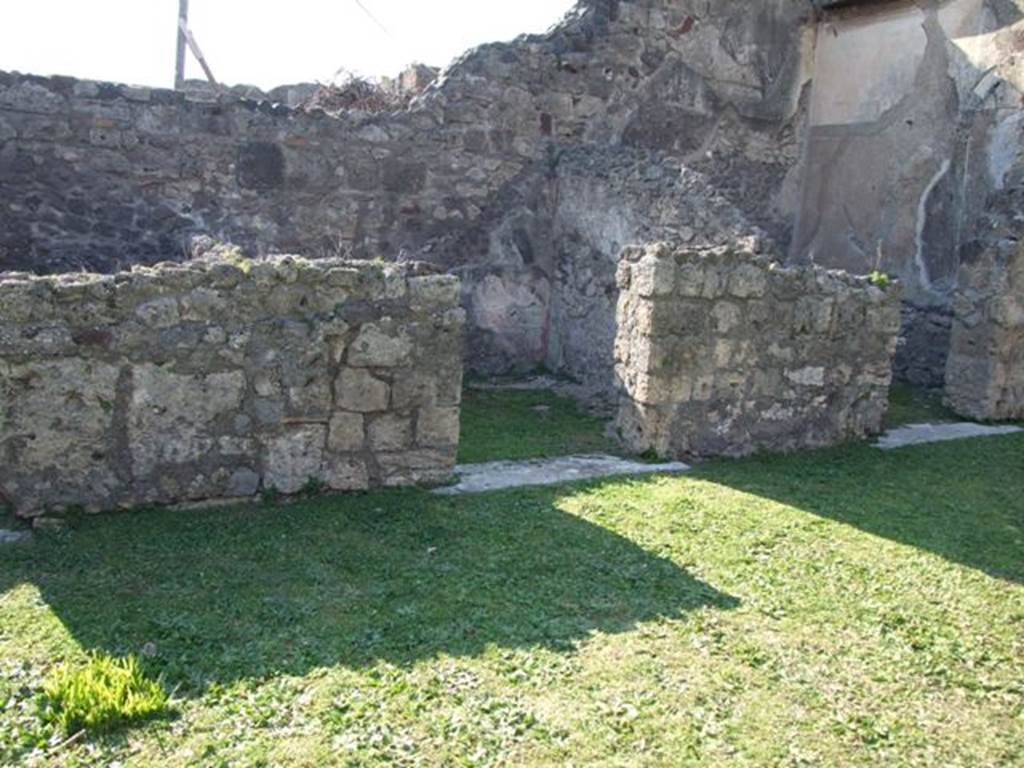 VII.4.31 Pompeii.  March 2009.  Doorway to Room 4.  Cubiculum.