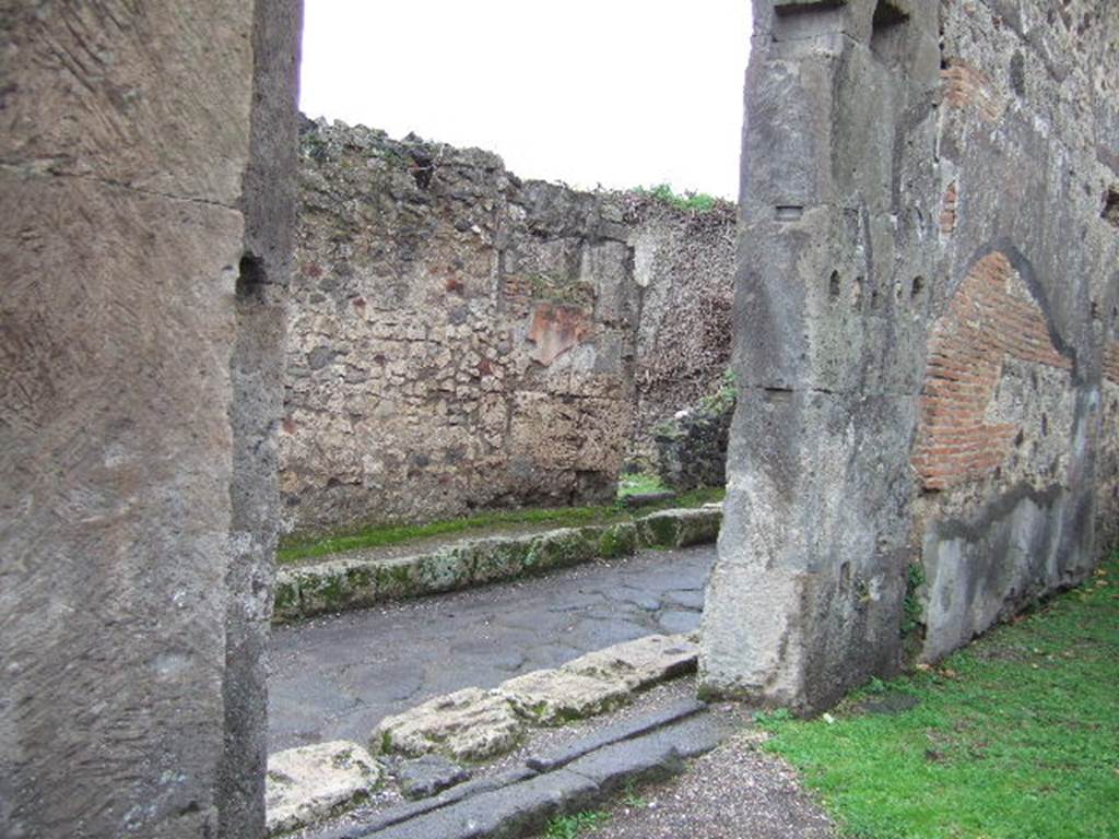 VII.4.45 from VII.4.46 Pompeii. December 2005. Looking south-east from inside towards Vicolo Storto.