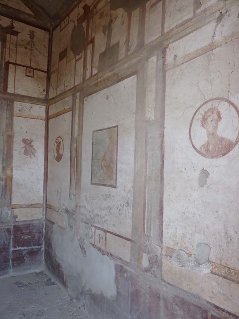 VII.4.48 Pompeii. October 2014. Room 14, looking west along north wall of cubiculum.
Foto Annette Haug, ERC Grant 681269 DCOR.
