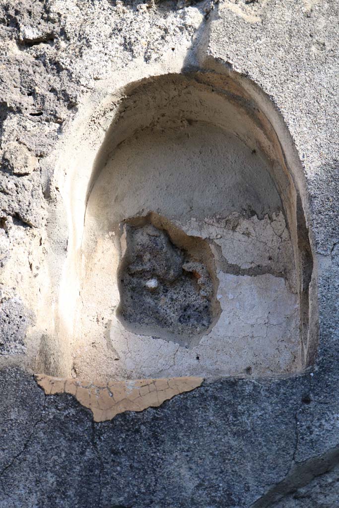 VII.4.49 Pompeii. December 2018. 
East wall with niche set above the stairs. Photo courtesy of Aude Durand.
