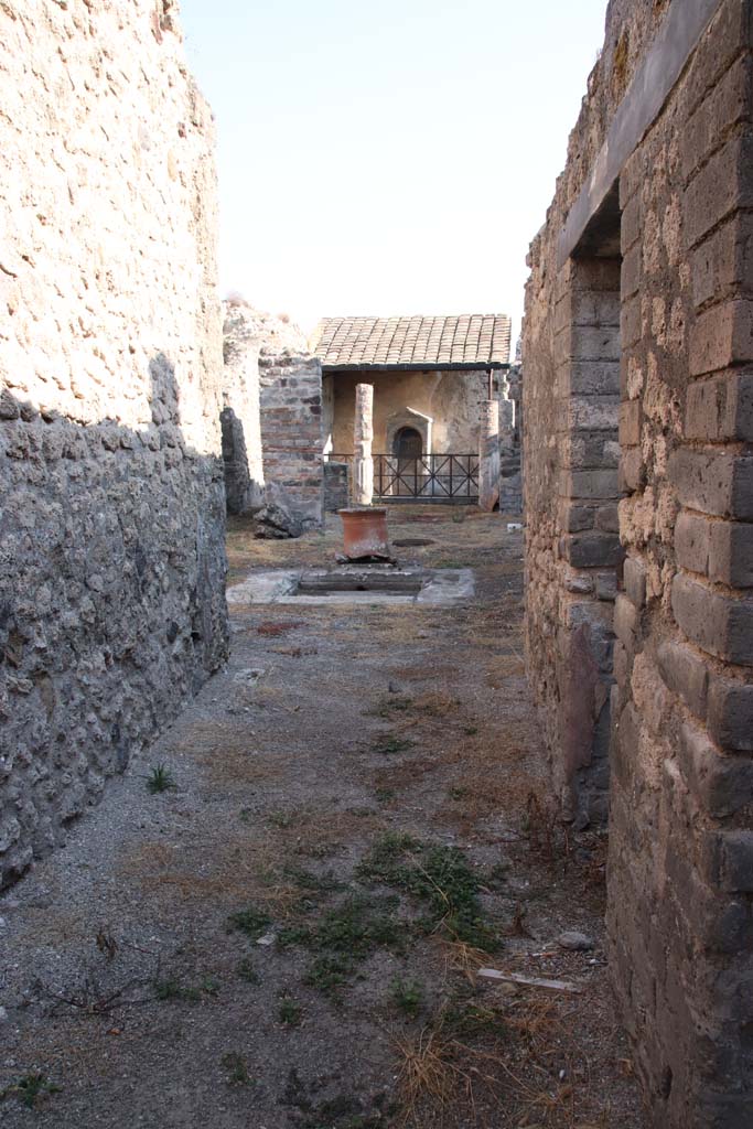 VII.4.56 Pompeii. September 2021. 
Looking south to atrium from entrance corridor. Photo courtesy of Klaus Heese.

