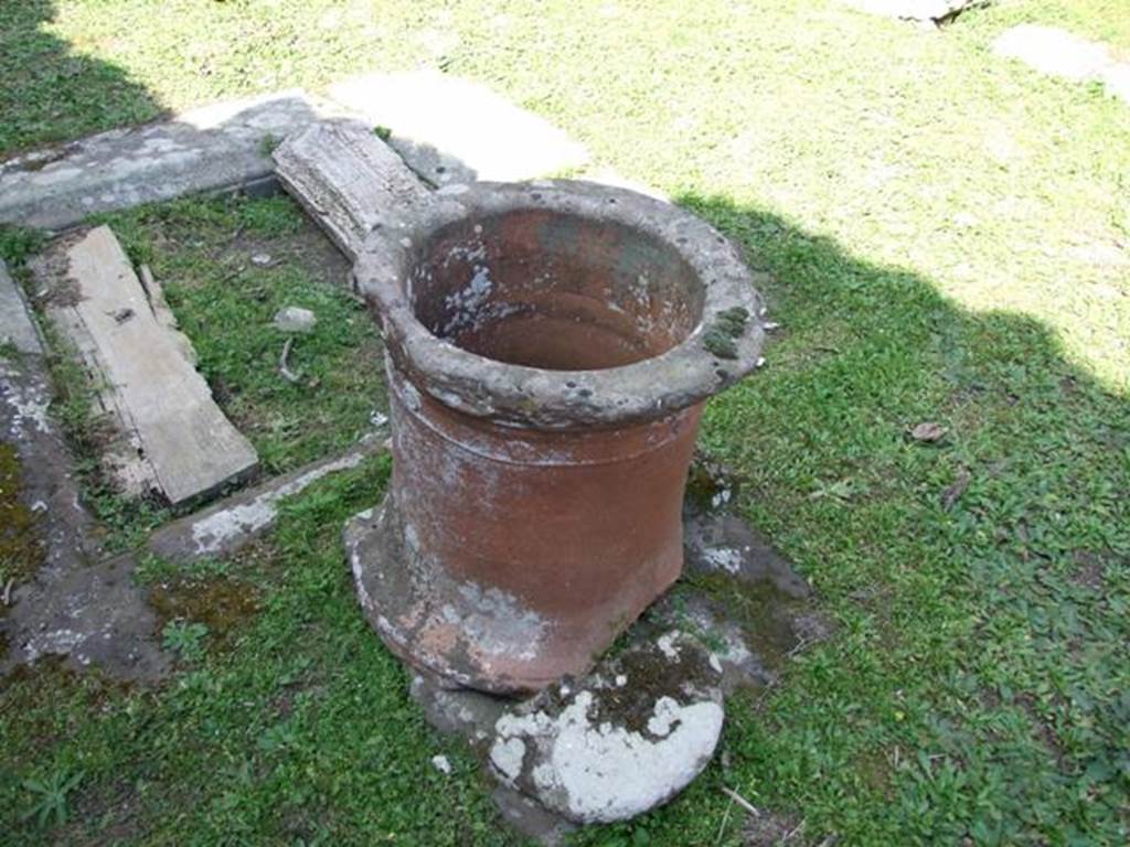 VII.4.56 Pompeii.  March 2009.   Room 1. Atrium.  Terracotta puteal over cistern.