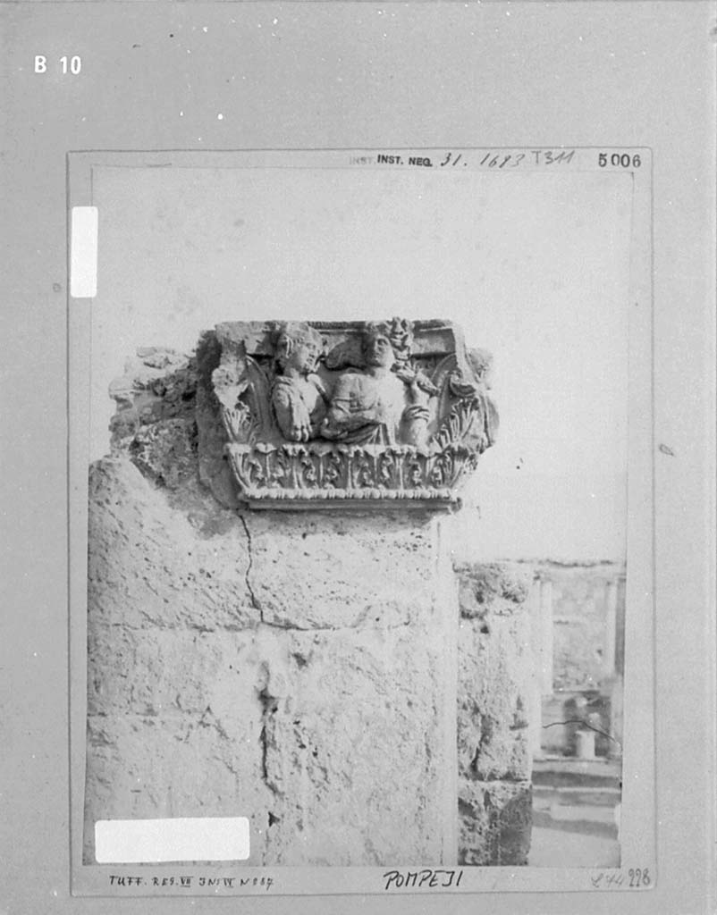 VII.4.57 Pompeii. Left hand side of entrance with capital in situ. 1931?
Photo courtesy of Taylor Lauritsen, ERC Grant 681269 DÉCOR. (March 2018).
DAIR 31.1683. Photo © Deutsches Archäologisches Institut, Abteilung Rom, Arkiv. 

