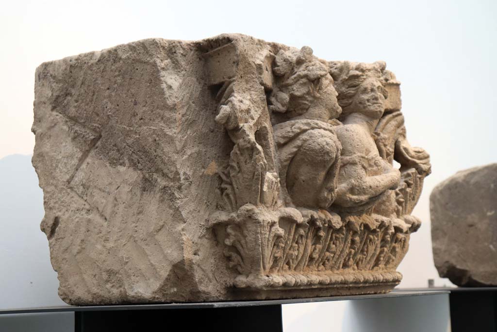 VII.4.57 Pompeii. February 2021. 
Detail of capital from left (east) side of doorway, on display in Antiquarium. 
This side of the capital would have faced the Via della Fortuna on the top of left-hand side of entrance. 
Photo courtesy of Fabien Bièvre-Perrin (CC BY-NC-SA). 


