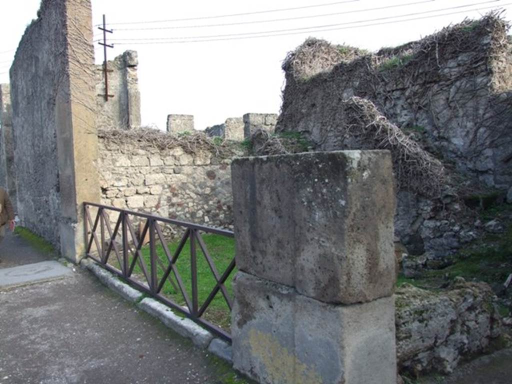 VII.4.58 Pompeii. December 2007. Looking east across entrance.